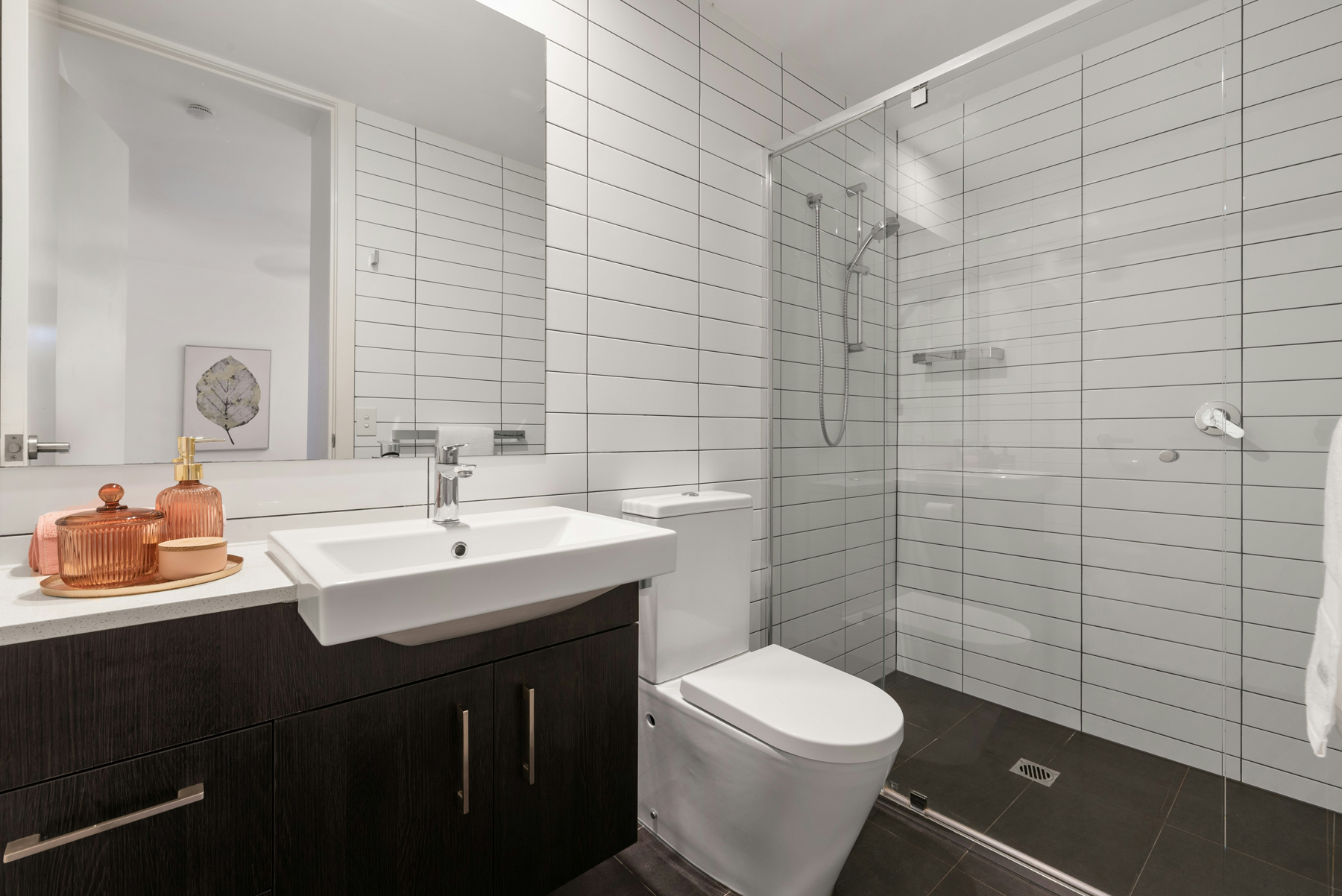 Oberfläche eines WC-Sitzes im Bad