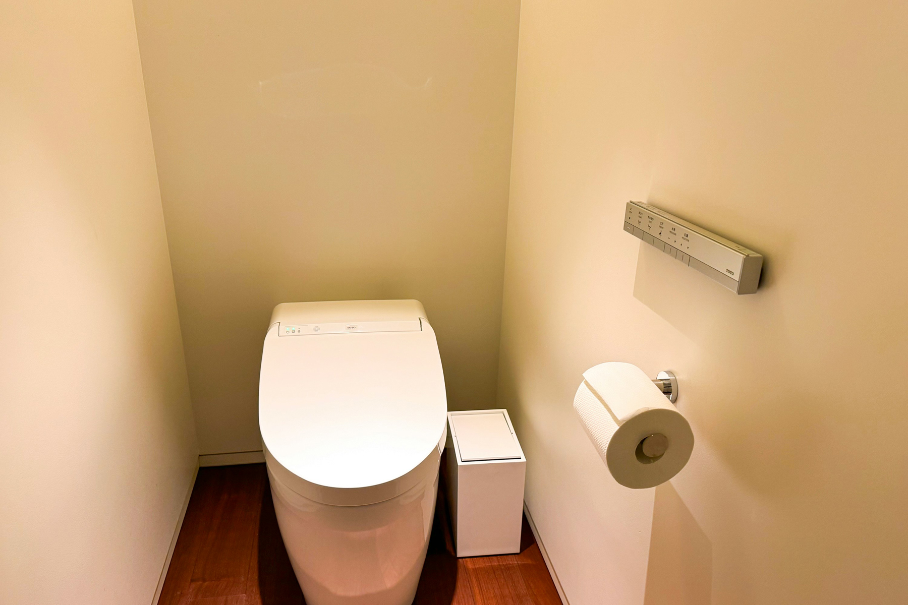Vergilbter Kunststoff im Badezimmer